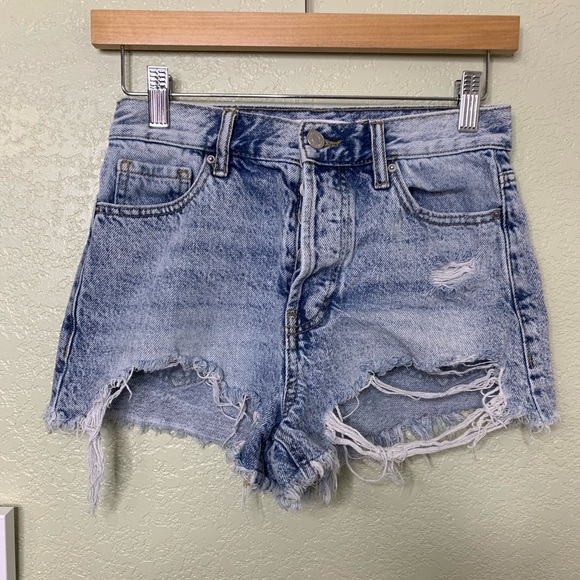 Pacsun Light Wash Vintage High Rise Distressed Denim Shorts Size 25 - Picture 2 of 9